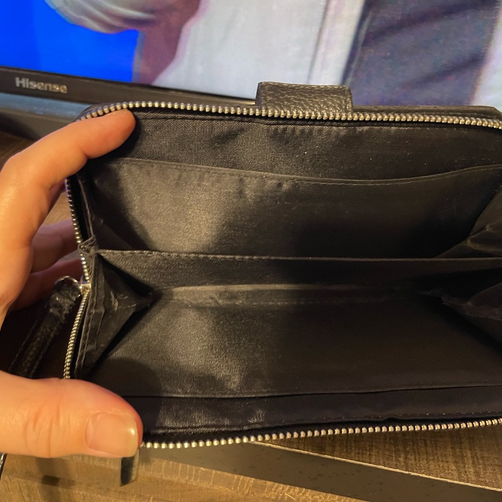 Woman’s Wallet - Picture 5 of 5